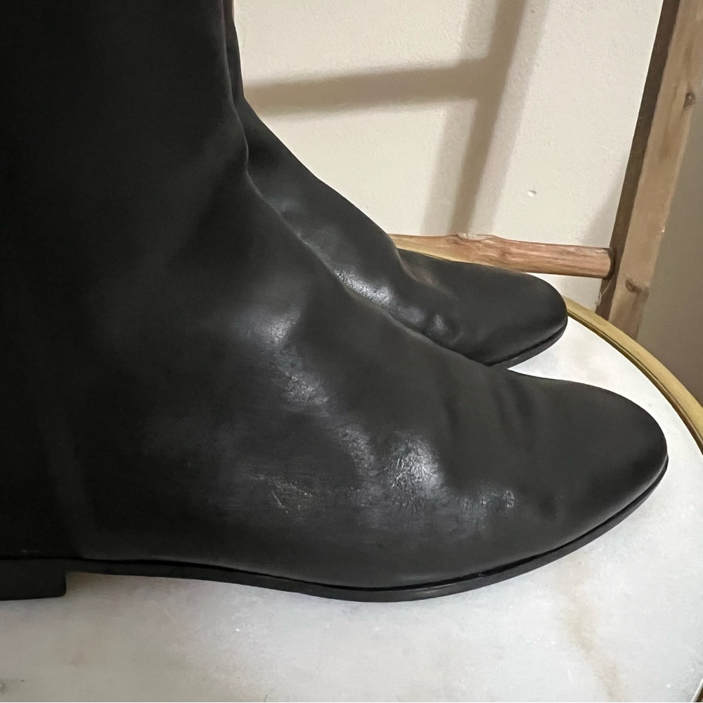 4. MANOLO BLAHNIK Black Leather Flat Heel Booties 40 - Picture 6 of 16